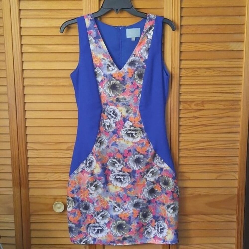 Skies Are Blue VNeck Sleeveless Pencil Dress